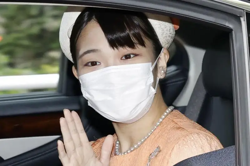 Япон маликаси Мако тўй олдидан император оиласи билан хайрлашди