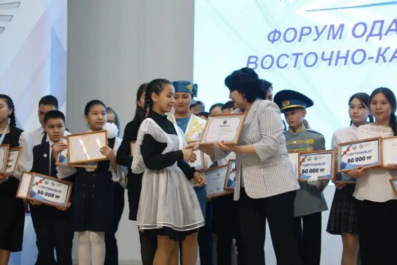 Шарқий Қозоғистонда иқтидорли болалар тақдирланди