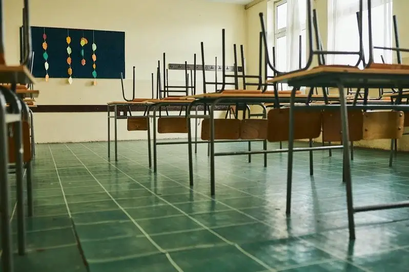 Озарбайжонда коронавирус туфайли 20 га яқин мактаб ёпилди