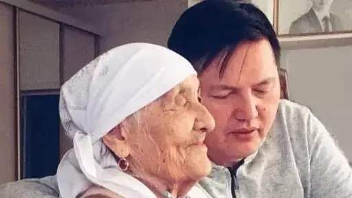 دانا نۇرجىگىت بەيسەن قۇرانبەكپەن سوڭعى كەزدەسۋى تۋرالى ايتتى