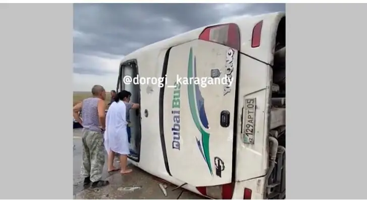 الماتىدان استاناعا بارا جاتقان اۆتوبۋس قاتتى جەلدەن اۋدارىلىپ قالدى