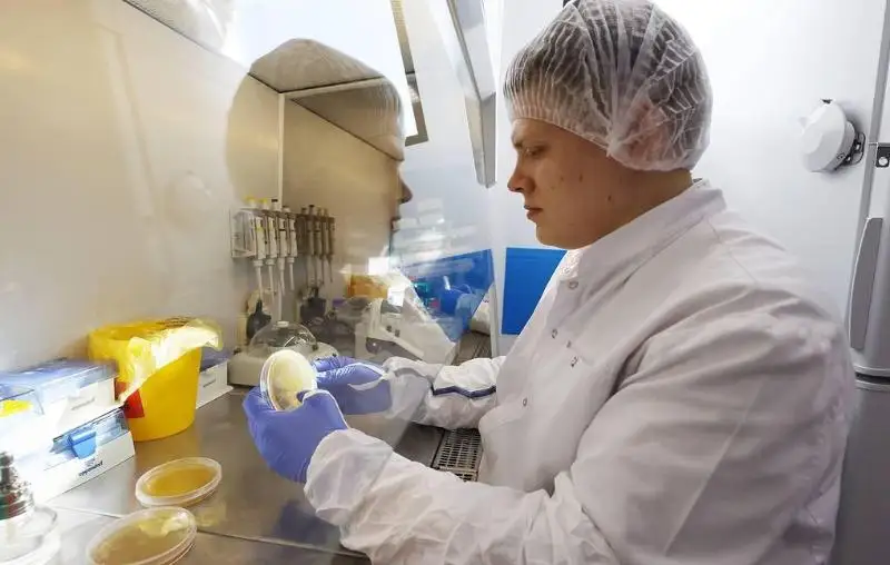 Россия SARS-CоV-2 нинг икки хил қисмини аниқлайдиган дунёдаги биринчи тестни рўйхатдан ўтказди