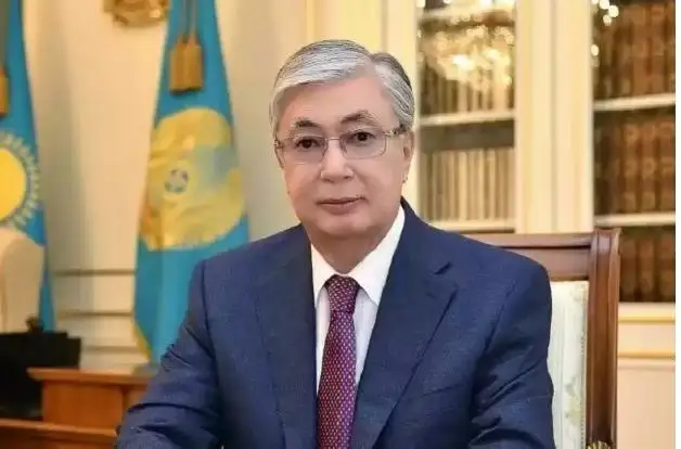 托卡耶夫总统就国家象征日向全国人民致以祝贺
