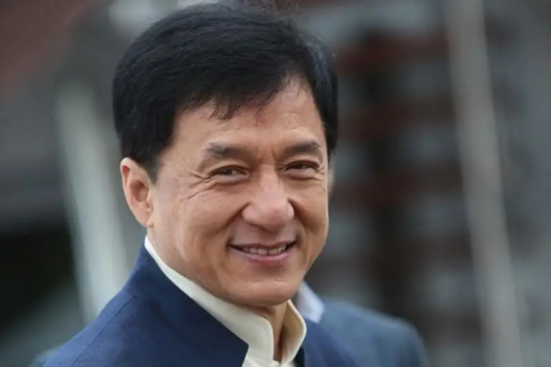 成龙接受点名朗诵阿拜诗歌