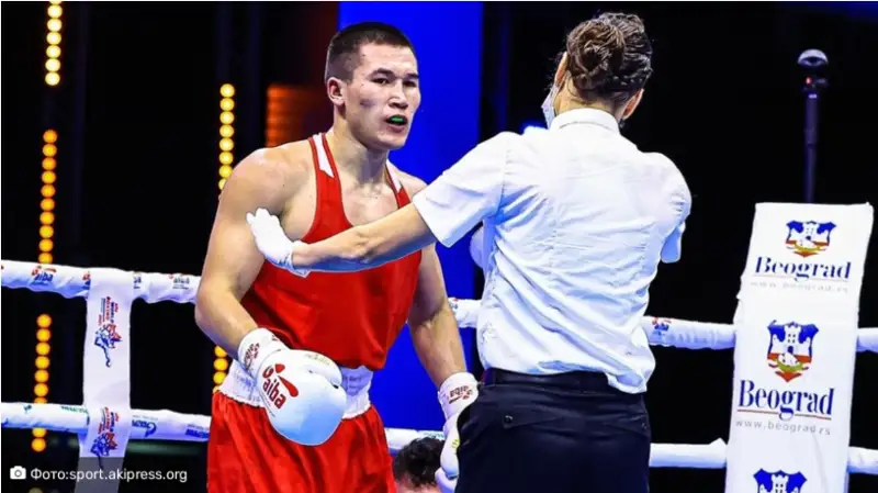 تورەشىلەرگە سۇق ساۋساعىن كورسەتكەن قىرعىز بوكسشىسى جارىستان قۋىلدى