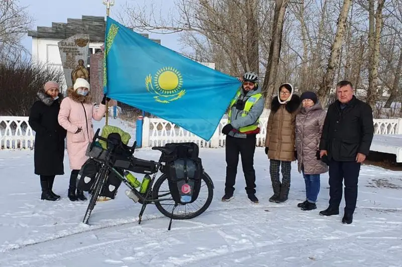 قازاقستاندىق ساياحاتشى سەۋلدەن پۋسان قالاسىنا ۆەلوسيپەدپەن جەتپەك