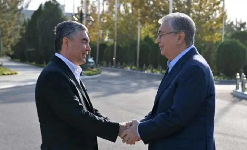 Қозоғистон Президенти Туркманистондаги Aхалтеке от комплексига ташриф буюрди