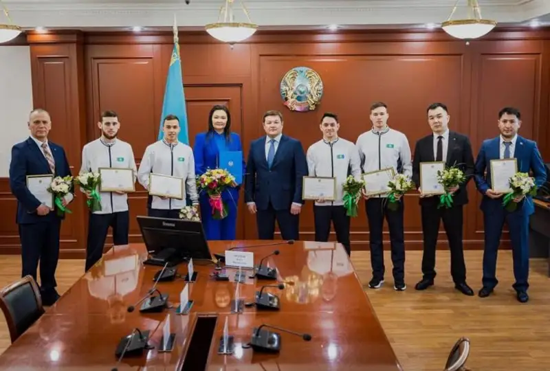 文化和体育部部长代表总统祝贺我国体操健儿在国际赛事取得佳绩