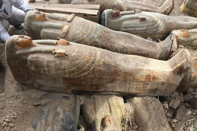 古代埃及墓园出土20具保存完好的木制棺材