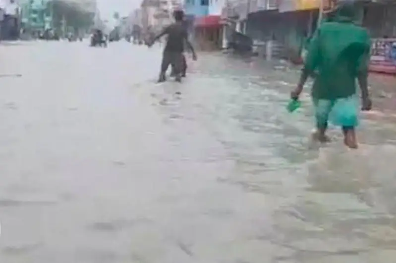 Кучли циклон Ҳидистон соҳилларига яқинлашиб қолди, 3,5 млнга яқин киши эвакуация қилинди