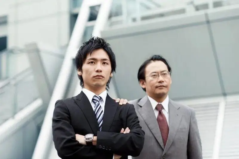 نەگە جاپون وتباسىلارى ەرەسەك جىگىتتەردى اسىراپ الادى؟