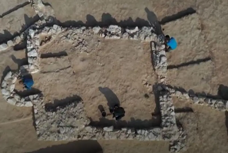 يزرايلدىڭ ءشول دالاسىنان كونە مەشىتتىڭ ىرگەتاسى تابىلدى