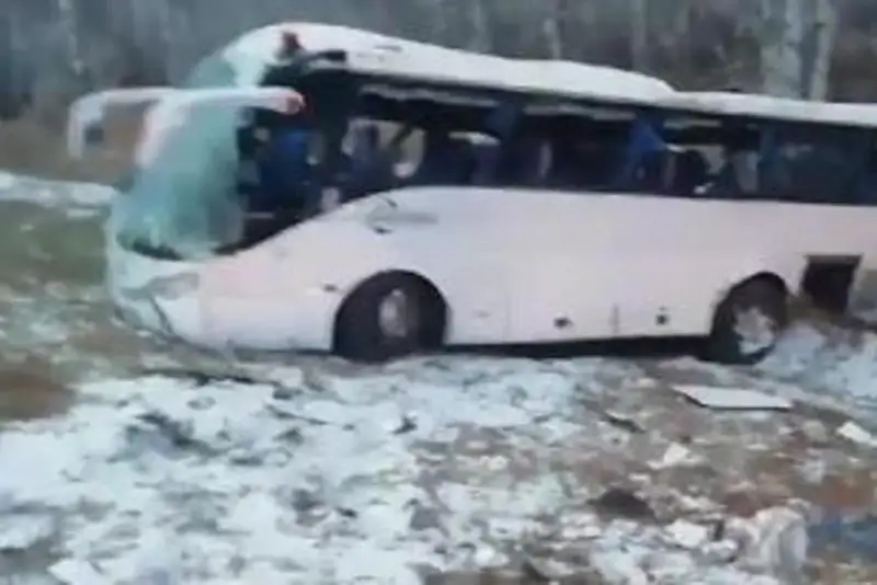 Автобус с казахстанцами опрокинулся под Челябинском