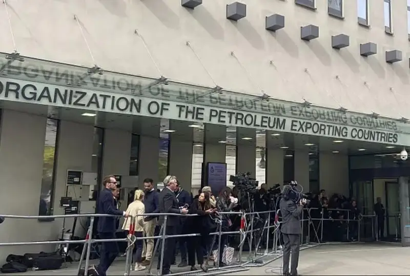 ОПЕК+ давлатлари нефть қазиб олишни қисқартириш бўйича келишувни 2024 йил охиригача узайтиради