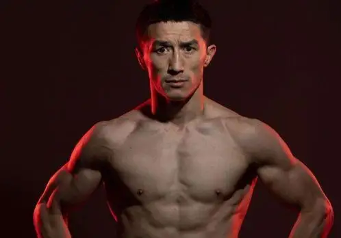 Канело-Бивол андеркардида Элнур Абдураимов 2-раундда нокаут билан ғалаба қозонди