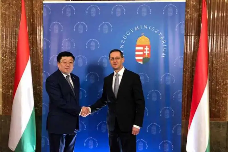 哈萨克斯坦大使会见匈牙利政府副总理兼财政部部长