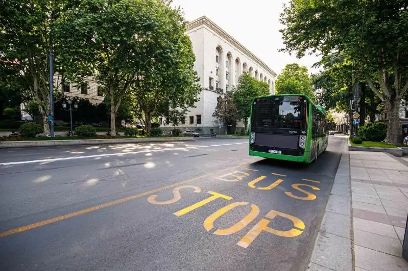 Грузияда жамоат транспорти уч ҳафта ишламайди