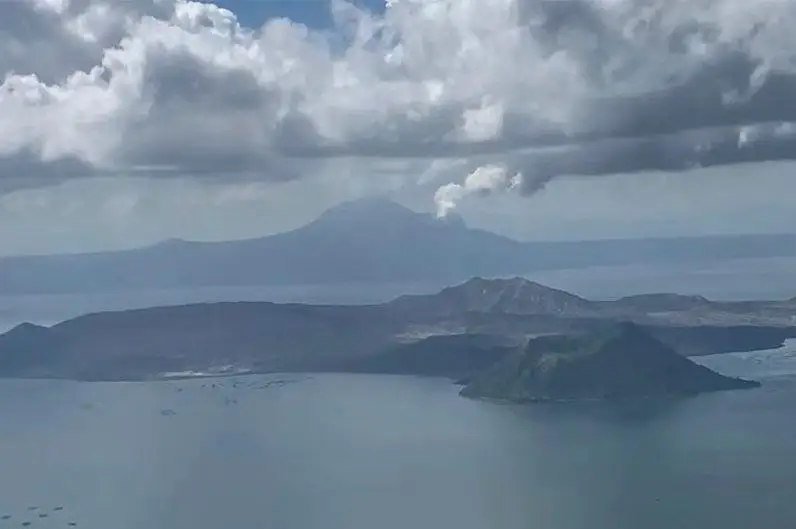 Филиппинда вулқон отилди