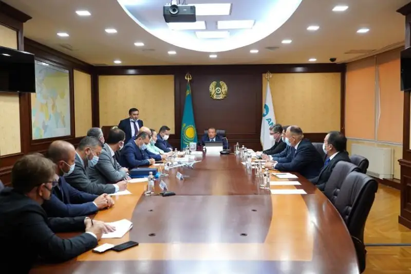 工业部长与土耳其公司领导层举行会谈
