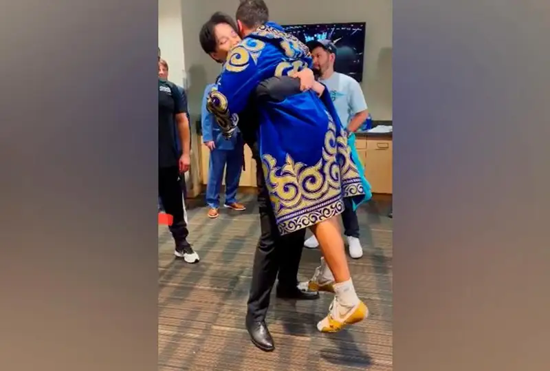 ديماش بۇگىنگى جەكپە-جەگىنەن كەيىن گولوۆكيننىڭ قولىن الىپ، قولداۋ ءبىلدىردى