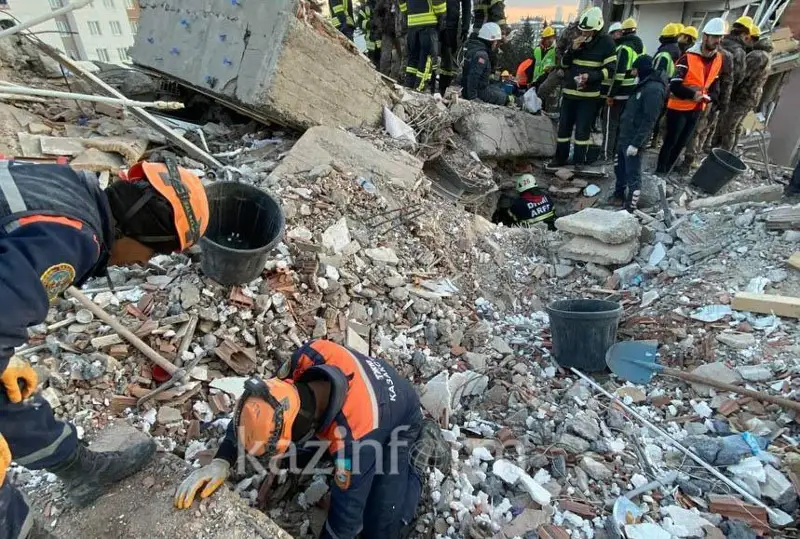 Қозоғистон қутқарувчилари Туркияда 7 кишини қутқариб, 53 нафар жасадни вайроналар остидан чиқарди