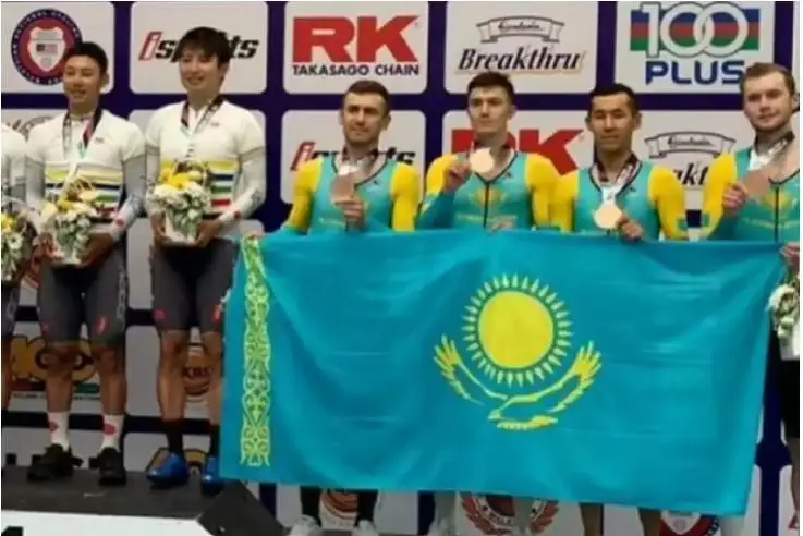 قازاقستاندىق ۆەلوشاباندوز ازيا چەمپيوناتىندا كۇمىس جۇلدەگەر اتاندى