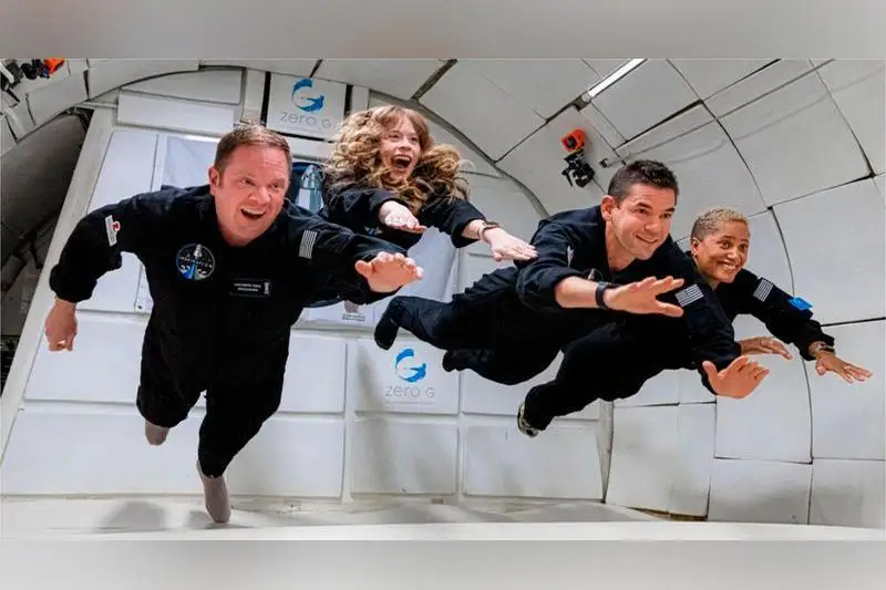 SpaceX миссияси доирасида тўрт сайёҳ билан «Драгон» орбитага чиқарилди