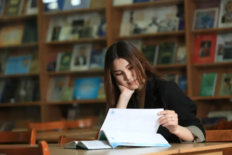 ايەلدى وزگەرتكەن ءۇش كىتاپ