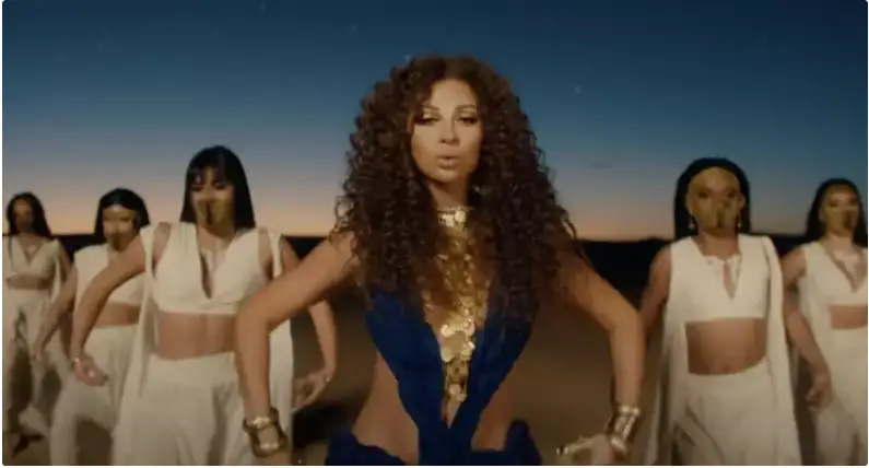 فۋتبولدان الەم چەمپيوناتىنىڭ ءانۇرانىن ورىندايتىن ءانشى كىم؟