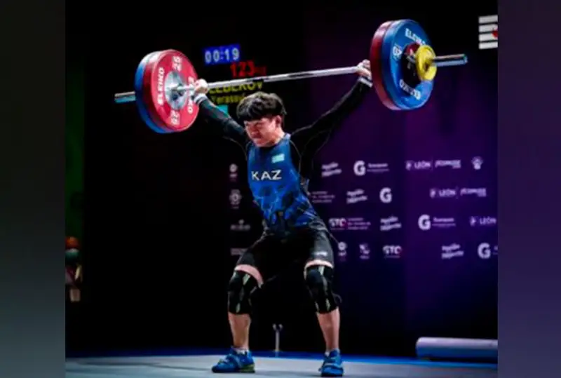 قازاقستاندىق اۋىر اتلەت جاس وسپىرىمدەر اراسىندا الەم چەمپيونى اتاندى