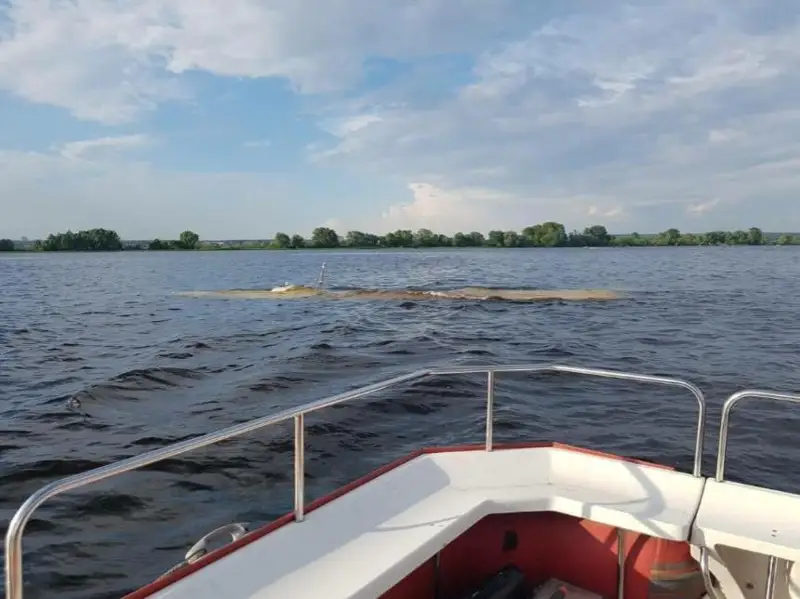 Татаристонда сайр қилувчи қайиқ чўкиб кетди