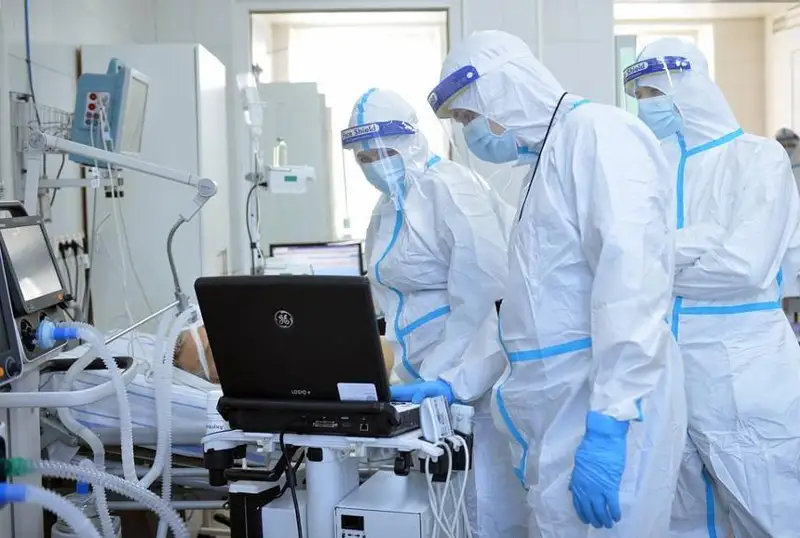 Дунёда сўнгги икки йилда биринчи марта бир ҳафта ичида 10 000 дан кам одам коронавирусдан вафот этди