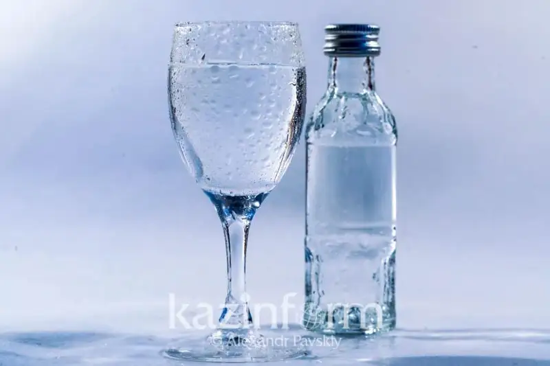 Шотландия олимлари кунига 8 стакан сув ичиш нотўғри эканлигини аниқлади