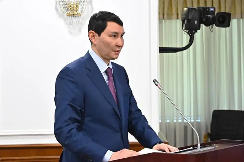 Erulan Jamaýbaev áıeliniń Qazaqstan damý banki apparat basshysy bolyp taǵaıyndalýyna pikir bildirdi