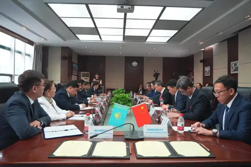 阿吾艾佐夫国立大学与西安外国语大学签署合作备忘录
