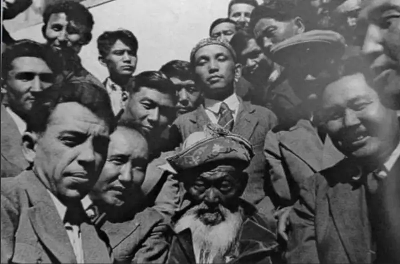 جامبىل جانە مۇحتار اراسىنداعى ساباقتاستىق