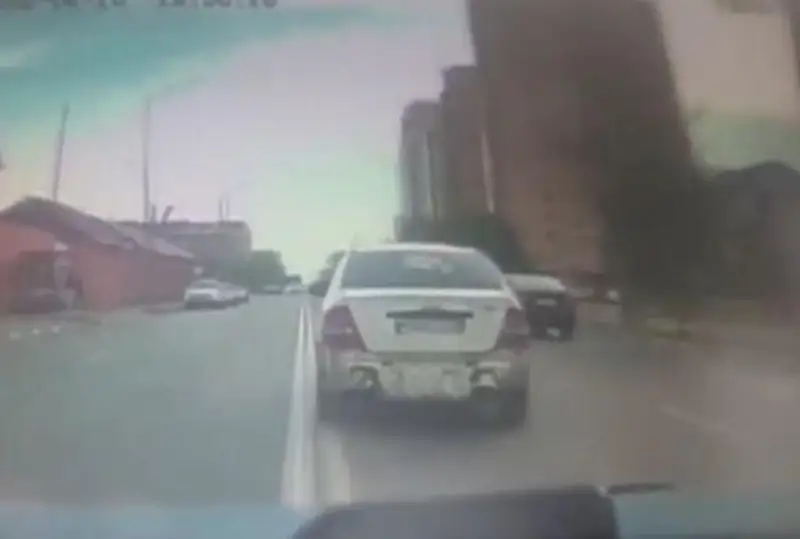 پەتروپاۆلدا كولىك جۇرگىزۋشىسى قالا كوشەلەرىمەن قاشىپ، جول پوليتسەيلەرىن ابىگەرگە سالدى