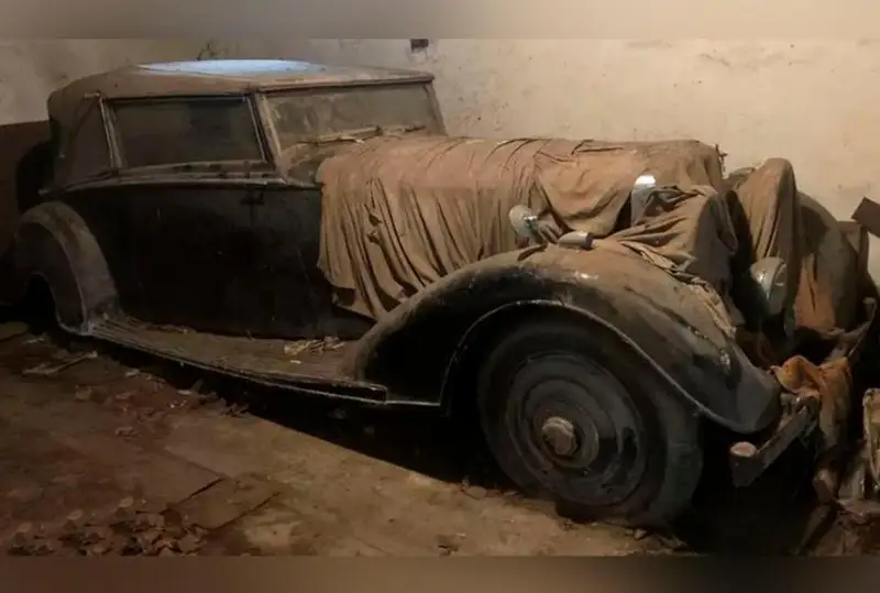 Простоявшее 50 лет в сарае авто продали за рекордную сумму в Лондоне
