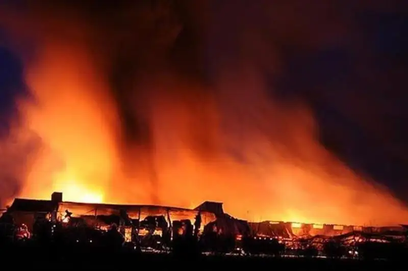 Хитойда кимё заводида юз берган портлашдан кейин саккиз киши бедарак йўқолди
