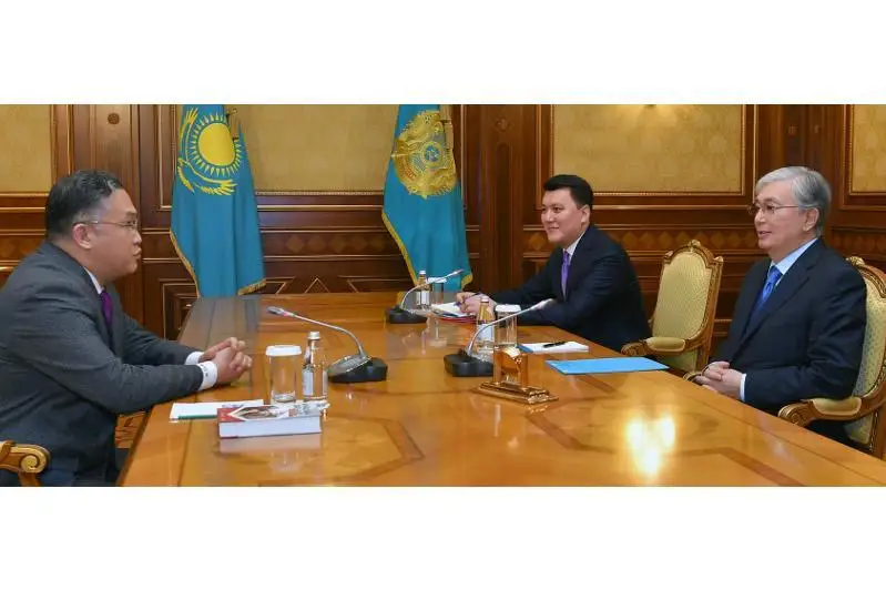 Давлат раҳбари сиёсатшунос Расул Жумалини қабул қилди