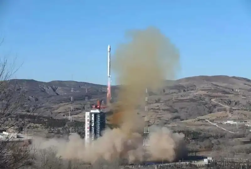 Хитой коинотга 14 та сунъий йўлдошни учирди