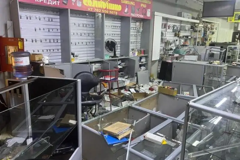 Сколько человек задержано за кражи и грабежи во время беспорядков