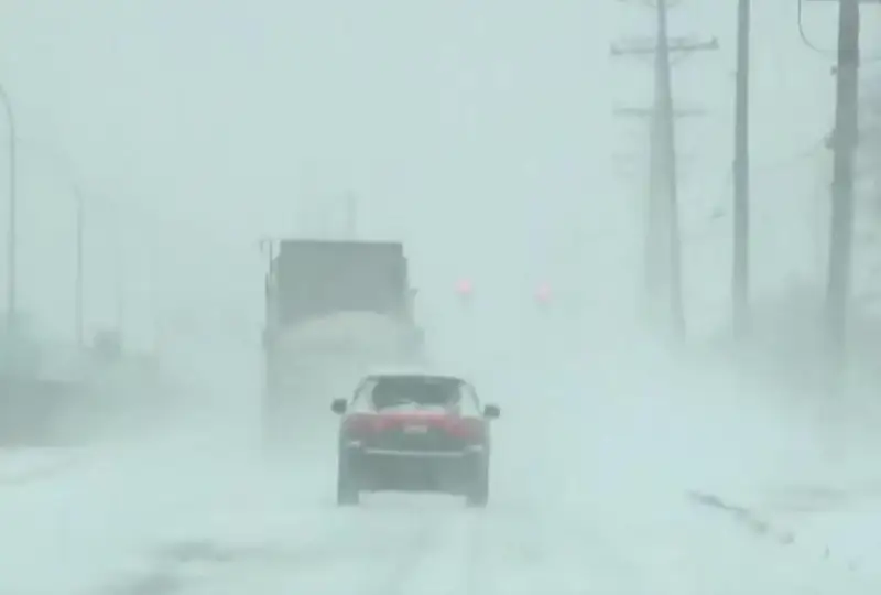 Торнадо, крупный град и разрушительные ветра обрушились на юг США