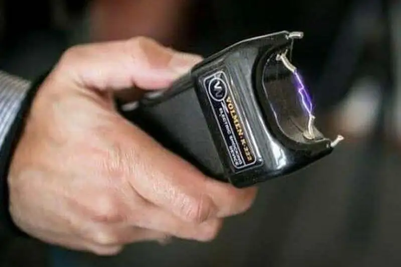 Россия фуқароси Қозоғистон-Россия чегарасидан электрошокер олиб ўтмоқчи бўлди