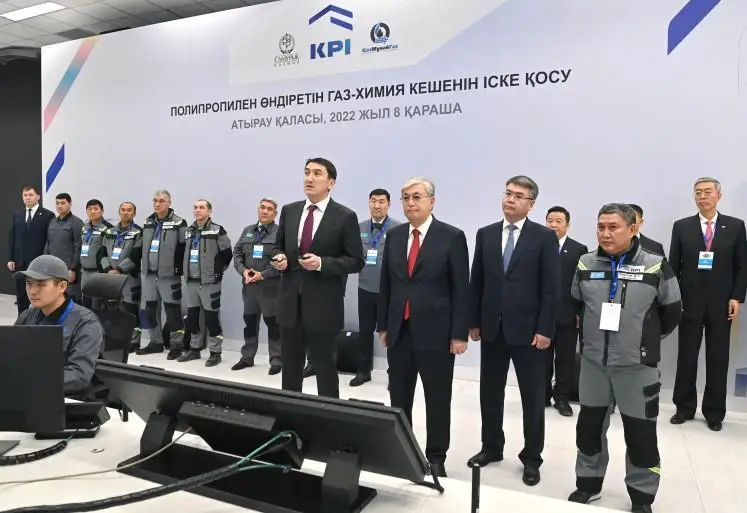 Давлат раҳбари Атирауда газ-кимё мажмуасини ишга туширди