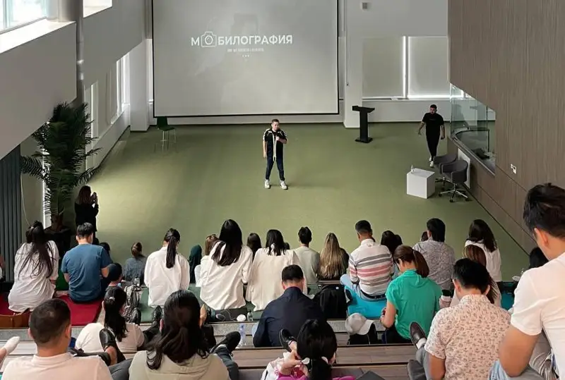 Сотрудники ТРК Президента прошли курс мобилографии у известного режиссера Кырана Талапбека
