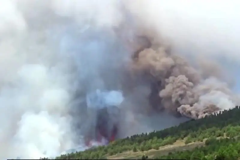 Канар оролларида вулқон отилиши: 5000 киши эвакуация қилинди