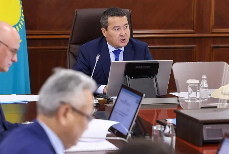 Алихан Смаилов Инвестиция штабининг йиғилишини ўтказди