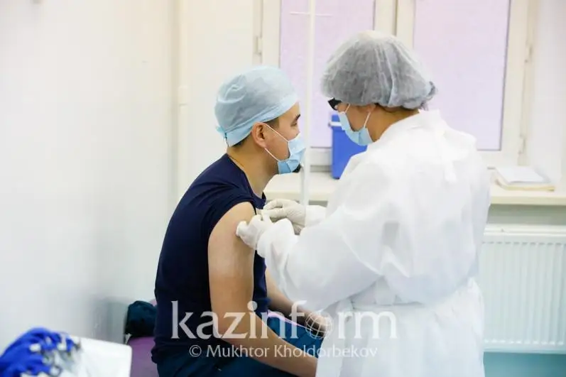 Қозоғистонда 8 млн 923 минг киши вакцинанинг I-компоненти билан эмланди