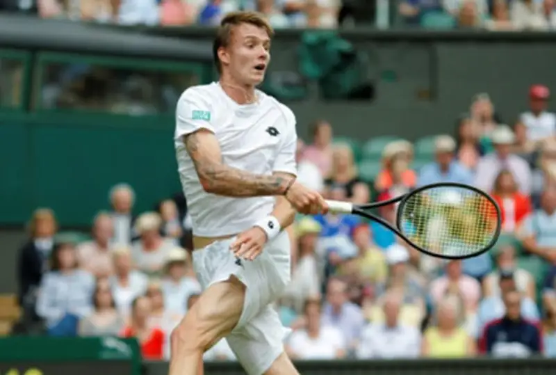 Лучший теннисист Казахстана стартовал с победы на турнире в Штутгарте